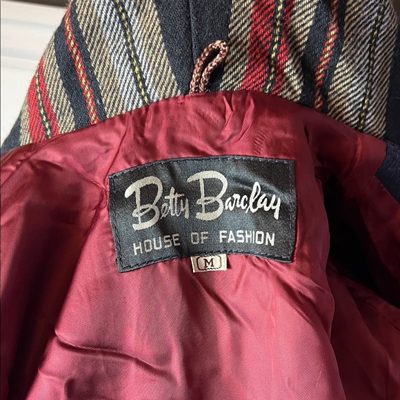 1960s Vintage Long Hooded Cape with Plaid Lining - Picture 8 of 9